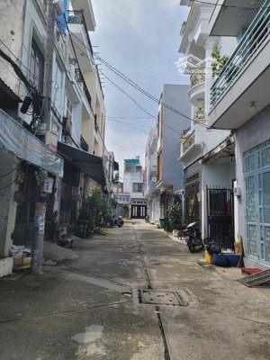 nhà mới 3 tầng btct , hxh tới cửa , 60m2 -4pn-gần lê văn quới , gò xoài - chỉ 5,5 tỷ , shr