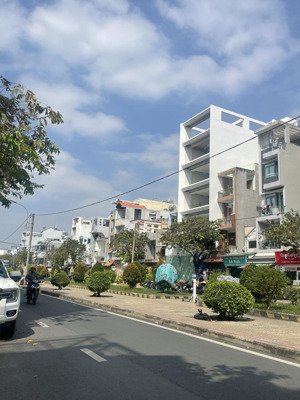 mặt tiền hiền vương - đường 32m có công viên ở giữa - được cấp phép xd 8 tầng - xây mới full 67m2