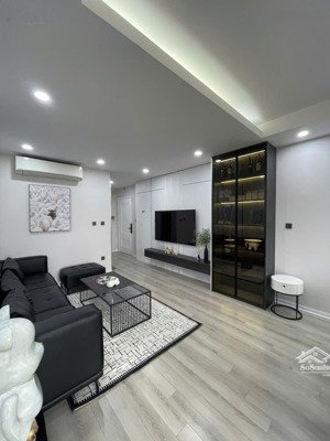 bán nhà 3 tầng - sẵn sổ - giá nhỉnh nhẹ 9 tỷ - ô tô chạy vòng quanh - lh 