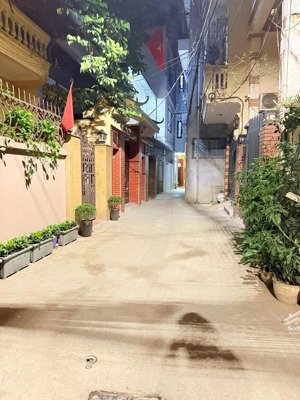 siêu phẩm kim ngưu - trung tâm hai bà - lô góc 3 thoáng - mặt tiền khủng-kinh doanh - gần phố !