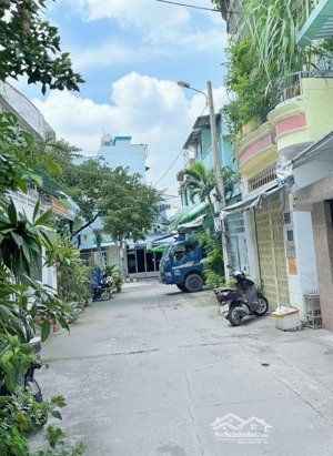 bán nhà oto thông hẻm 135 nguyễn cửu vân - 62m2 - btct 2 tầng - 6 pn 20 triệu / tháng - ngay q1