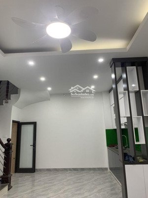 ô tô gần, bán nhà dân xây ngọc thụy 35m, 5 tầng, hơn 10 tỷ. trung tâm gần chợ, trường học.