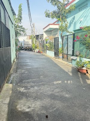 chính chủ bán đất phường bình tân. gần cầu bình thuận lê đức anh