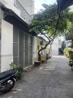 4.5x14m hxh nguyễn sơn ngay siêu thị bigc đầy đủ tiện ích xung quanh