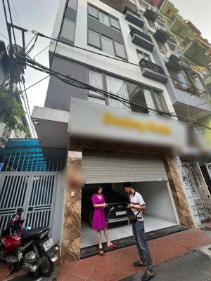 cho thuê nhà phan văn trường, cầu giấy dt 65m2, 5 tầng,mt 5m.tầng 1 thông sàn trên chia 2.điều hòa