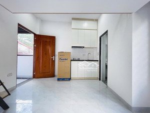 nhà xây 5 tầng ô tô vào nhà. gần aeon mall long biên. gần cầu vĩnh tuy. dt 52m2, giá bán 11.5 tỷ