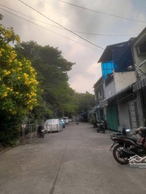 hiếm ttq 8, hẻm xe hơi đậu trước nhà, khu tiện ích không thiếu gì