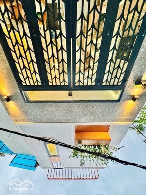 nhà cạnh quận 1- cách vài căn ra mặt tiền- 3pn 3wc- sổ vuông vức -cho thuê 15tr - 6x tỷ nhỏ