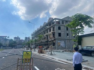 shopohouse áp góc - mặt đường đôi 40m - thành phố giao lưu, bắc từ liêm. phù hợp kinh doanh