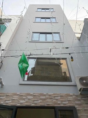 cho thuê nhà mặt tiền đường cộng hòa, dt 4x20 trệt 3 lầu