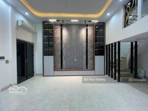 nhà đẹp dân xây - 43m2 chỉ 8,x tỷ - ngõ nông - chỉ 15m ra phố - ba gác đỗ cửa - hà đông - văn quán.