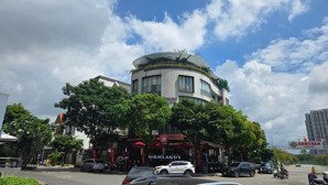 bán shop góc highland thu nhập 200tr/th giá ưu đãi 95 tỷ, dt đất 355 m2