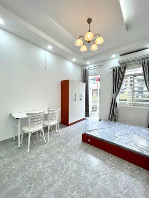 cho thuê căn hộ studio full nội thất ban công mới 100% ở cao thắng quận 3