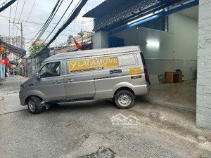 bán nhà mặt tiền đường kinh doanh, xe hơi vào nhà, dt 6,5m x 30m, gần ngay chợ, giá 11 tỷ x