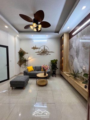 ~8 tỷ 38m x 4 tầng full đồ ở ngay