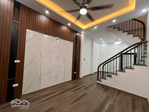 thông phong - tôn đức thắng - đống đa - gần bệnh viện tràng an - giá 8.95 tỷ.