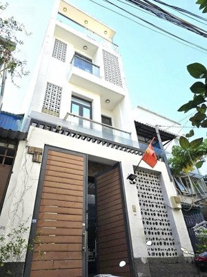 cần bán nhanh nhà lầu cao trót vót ở đường trần bình trọng