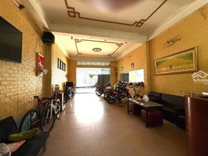 cho thuê nhà mt phạm thế hiển, p5q5. (5.5x20) 4tầng, 10pn-11wc chdv, kd tựdo, free 1 tháng sửa chữa