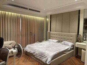 nhà em bán lại căn hộ 162m2, 4pn tòa hancom ngõ 603 lạc long quân.lh 