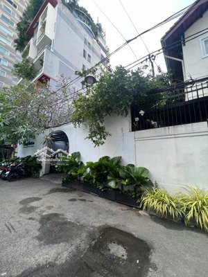 bán biệt thự khu vip cao thắng quận 3 trung tâm thành phố- pháp lý rõ ràng giao dịch nhanh