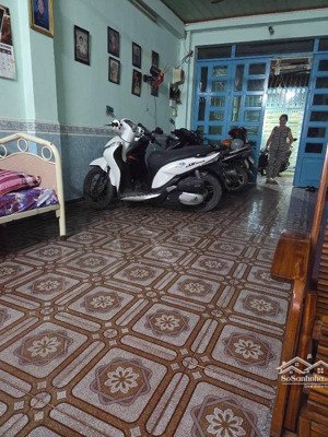 cách mạng tháng 8 tân bình. 100m2 x 4 tầng x 4 pn. ngang 3,9 nở hậu 8,2m. giá 9,9 tỷ