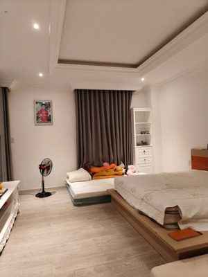 bán nhà khu bàu cát dt: 5x19, 6 tầng, có thang máy, nhà đẹp ở ngay, p14, quận tân bình