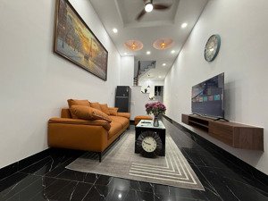 đầu tư cho thuê - 2 tỷ - nhà mới 2 tầng,2pn,2wc - 1'' metro suối tiên,xlhn, bx miền đông - hẻm ôtô