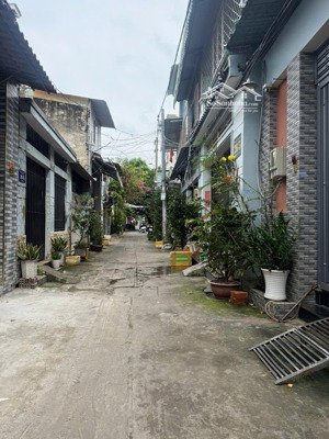 nhà giá 3.75 tỷ giáp tân phú 5pn chỉ ít phút ra chợ, 27m2