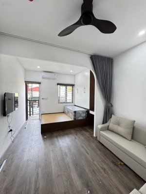 ccmn ngay phố lê duẩn, đối diện cv thống nhất full đồ ban công thoáng - lên phố cổ siêu gần