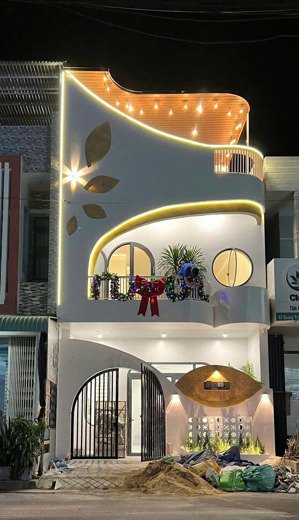 chính chủ cần bán gấp nhà ngây cây xăng 75 đường đồng khởi phường tân phong