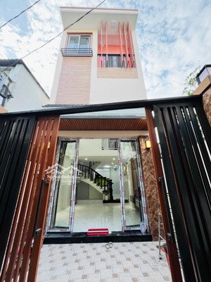 nhà xây mới vào ở ngay| 3 phòng ngủ| có sân rộng| hẻm lớn đường mai hắc đế quận 8