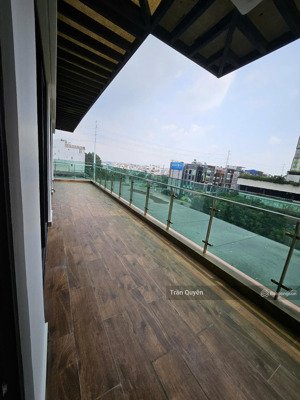 3pn - 139m2 - căn hộ đặc biệt với ban công lớn - nằm ngay tầng tiện ích view thoáng - 15 tỷ