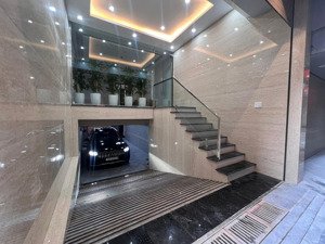 cần bán nhà nguyễn khang thông vũ phạm hàm, phân lô, ô tô, thang máy, xây mới 9 tầng, ở + văn phòng