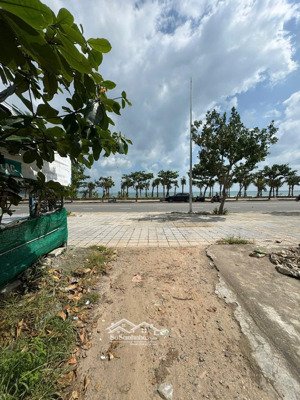 bán lô đất sát biển, ngay bán đảo sơn trà từ nhà nhìn ra thấy biển rất đẹp