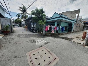 nhà cấp 4 gần mặt tiền quốc lộ 13 hẻm xe hơi dt 101m2 7,9tỷ