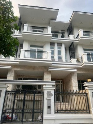 cho thuê nhà nguyên căn nhà phố liền kề tại the peak garden đường nguyễn lương bằng phú mỹ q7