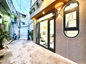 xe hơi vào nhà tăng bạt hổ 2 tầng 36m2 ,nhà đẹp nội thất vip sẵn sàng đón tết 5,45 tỉ tl