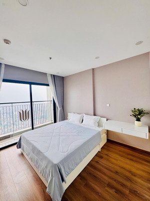 chính chủ cần vốn mở rộng xưởng nên bán nhanh căn hộ view hồ ngắm pháo hoa tại vinhomes smart city