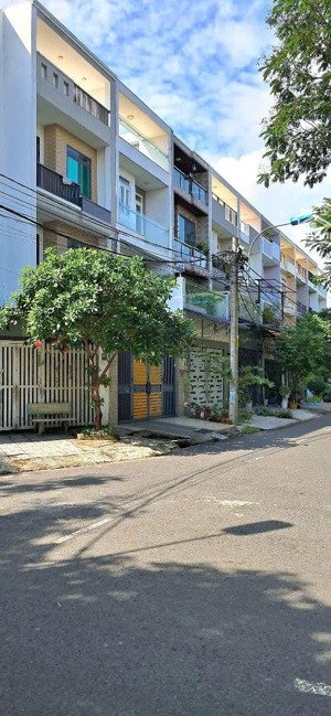 bán nhà 4 tầng 5m x 20m, phạm thế hiển quận 8, đẹp lung linh, shr hoàn công đủ, hơn 8 tỷ xíu