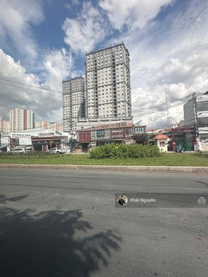 bán khuôn lớn hơn 2000m2 full thổ cư mặt tiền thành phố thủ đức. xây dựng hầm 8 tầng - giá 118 tỷ