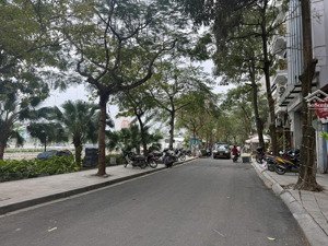 nhà đẹp 5 tầng phố trịnh công sơn, sát hồ tây, diện tích đẹp 58m, ngõ thông rộng, ở luôn đón tết