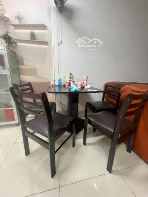chung cư bưu điện, p14, quận 10: 93m2, 3 p ngủ, 2wc chỉ 12,5tr