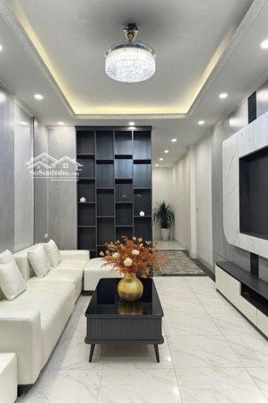 siêu phẩm phố ngọc lâm, 6 tầng, 4 phòng ngủ, thang máy chạy êm ru, ngõ thông, chỉ nhỉnh 13 đồng