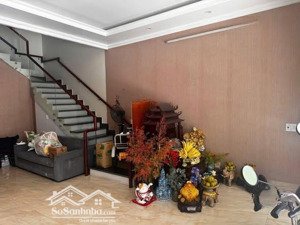 bán shophouse vinhome bến đoan. dt: 90m2 siêu đẹp