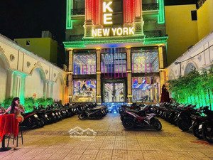 vip! nhà mt ngang 11x50m giá 118 tỷ quá vip, gồm hầm+8 tầng, hđt: 280tr/th. đang làm karaoke