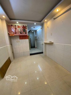 trần quý quận 11 | 3 tầng + sân thượng | nhỉnh 5 tỷ
dt 25,2m (3,25 x 7,95) dt sàn 85m
4pn 2wc