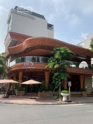 cho thuê nhà mặt phố huỳnh thúc kháng,vị trí đắc địa trung tâm,diện tích: 330m2x2tầng,mặt tiền:14m