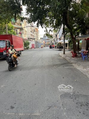 6tầng 8pn đường 10m bà hom , khu cao tầng đối diện công viên