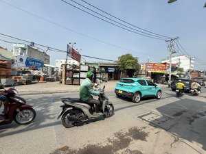 bán mặt tiền hà huy giáp ngang 19m đã tách sẵn 4 sổ đẹp