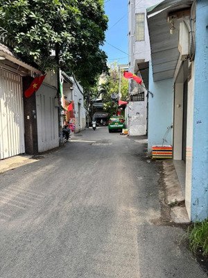 nhà đẹp 3 tầng xe hơi ngủ nhà bùi đình tuý 50m2 đất nhỉnh 6tỷ